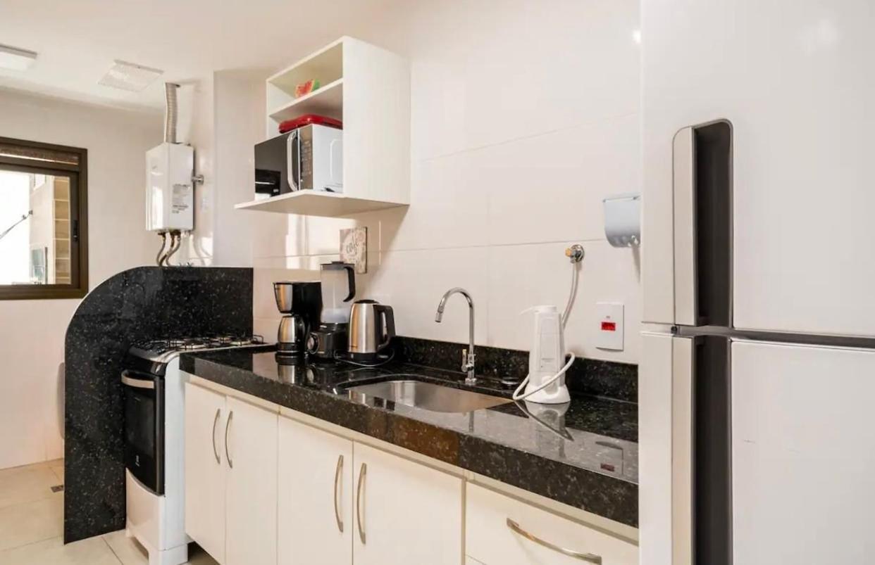 Apartamentos De 2 Quartos Com Piscina Na Praia Dos Anjos Арраял-ду-Кабу Екстер'єр фото